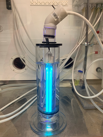 A picture of the UV/sulfite reactor with light emitting element submerged in water in a transparent reactor